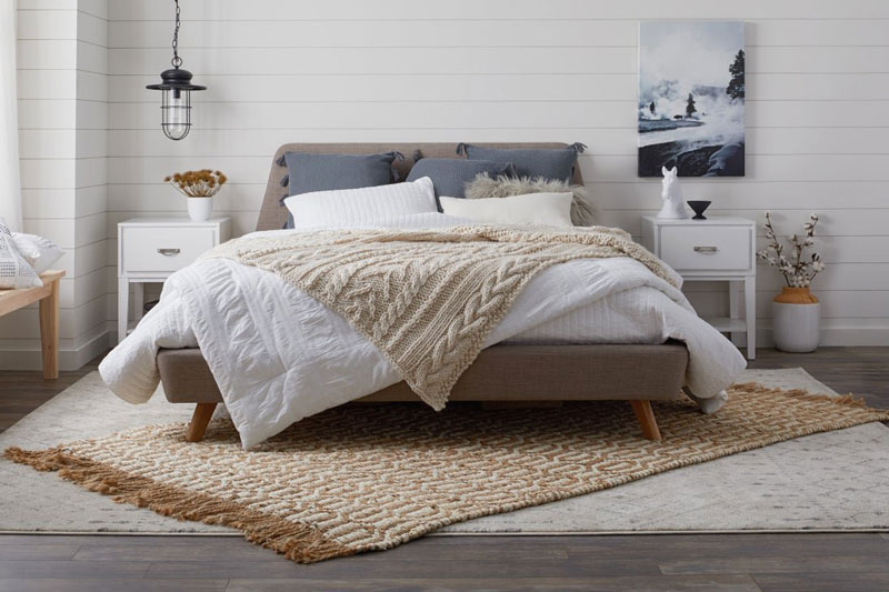 Вязаный ковер в спальню